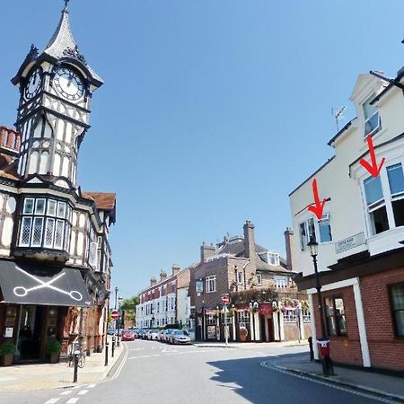The Clock Tower Apartment: Modern 2-Bed with Free Parking in Southsea Portsmouth Exterior photo