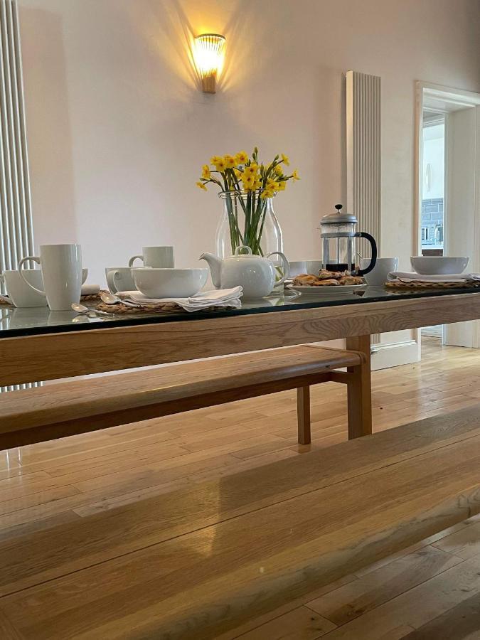 The Clock Tower Apartment: Modern 2-Bed with Free Parking in Southsea Portsmouth Exterior photo