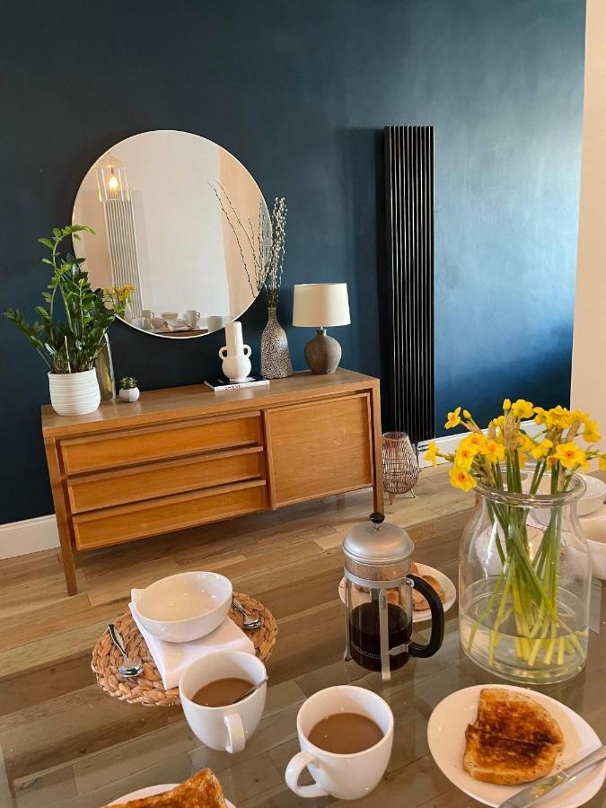 The Clock Tower Apartment: Modern 2-Bed with Free Parking in Southsea Portsmouth Exterior photo