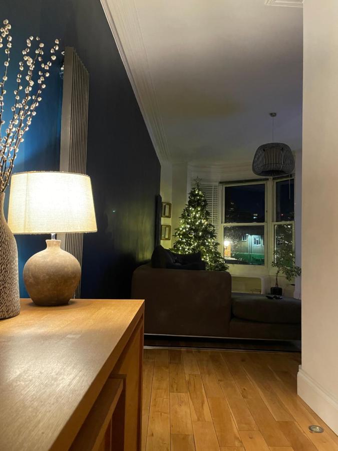 The Clock Tower Apartment: Modern 2-Bed with Free Parking in Southsea Portsmouth Exterior photo