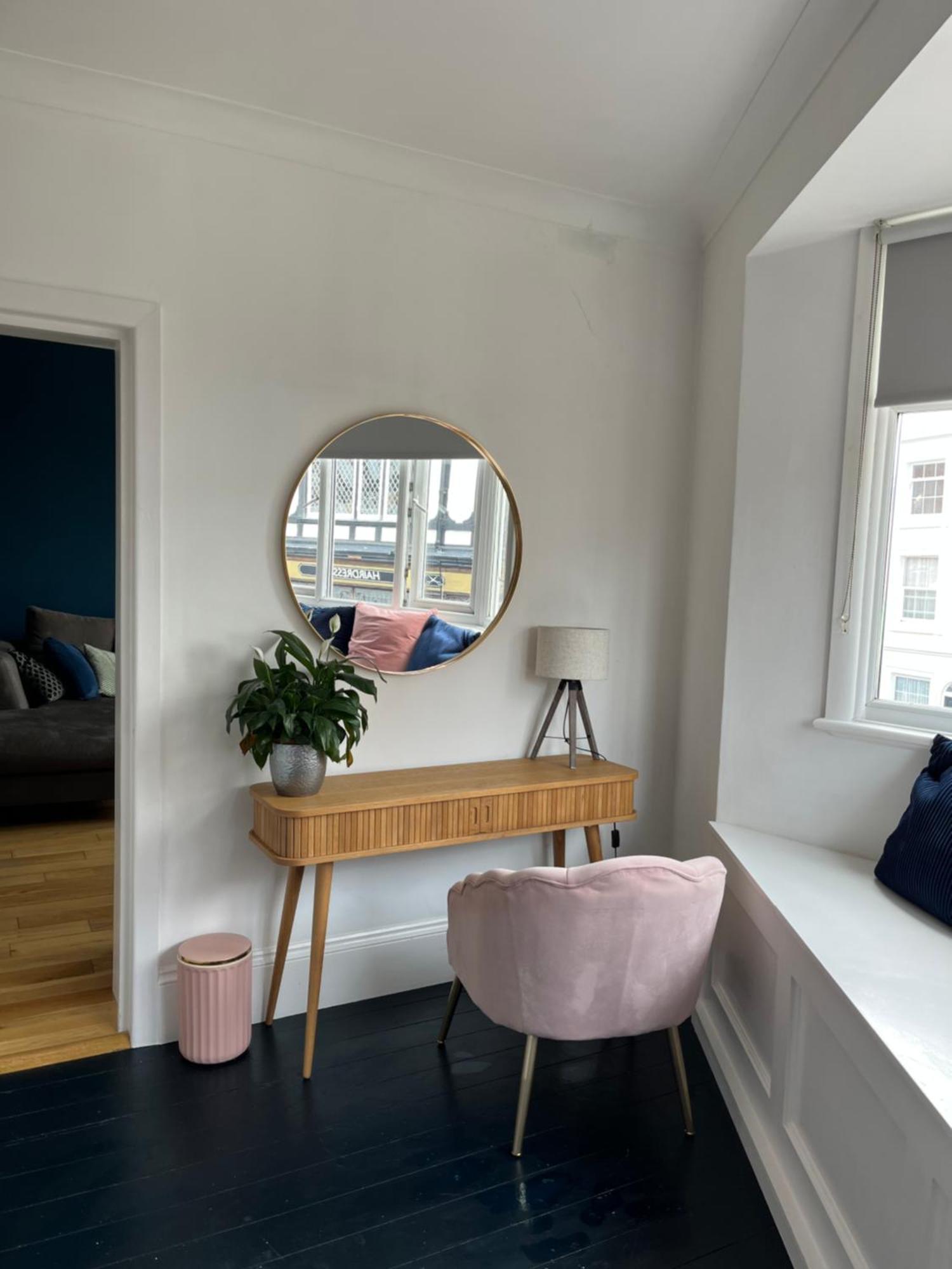 The Clock Tower Apartment: Modern 2-Bed with Free Parking in Southsea Portsmouth Exterior photo